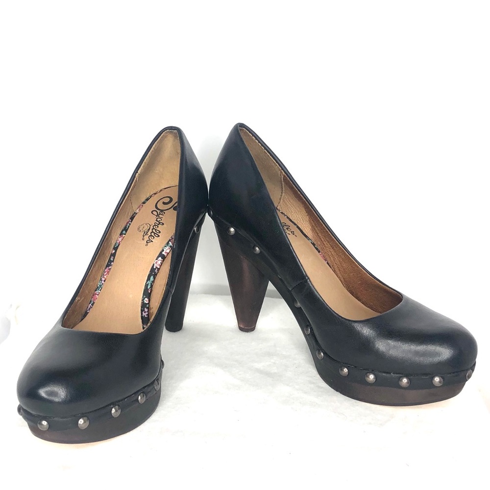 NWOT Seychelles Platform Rivet Studded Heels